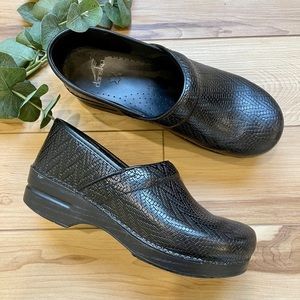 Dansko Women's Dansko Professional Clog Black Woven Leather | Size 41